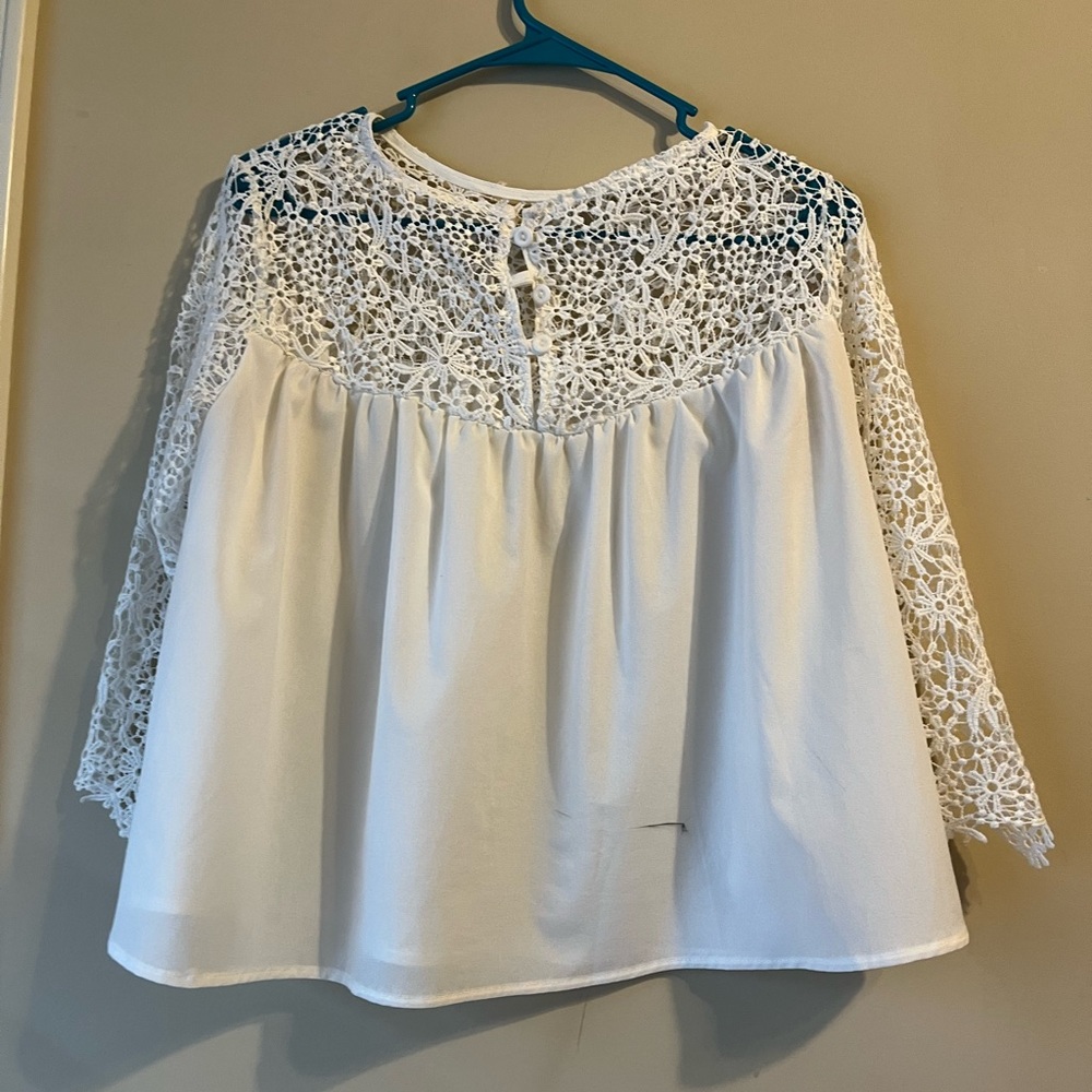 *READ DESCRIPTION* Lace Flowy Blouse - Picture 4 of 6